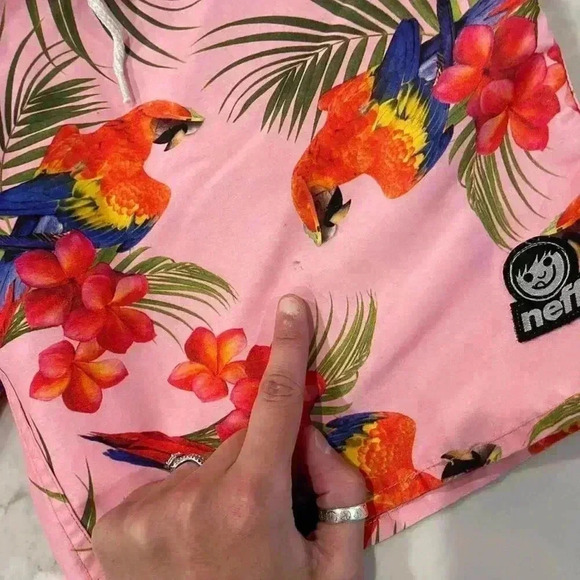 Neff Pink Parrot Paradise Print Hot Tub Shorts Board Short Swim Trunks Men Small - Picture 3 of 6